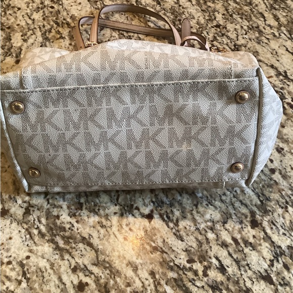 Sold - Picture 4 of 9